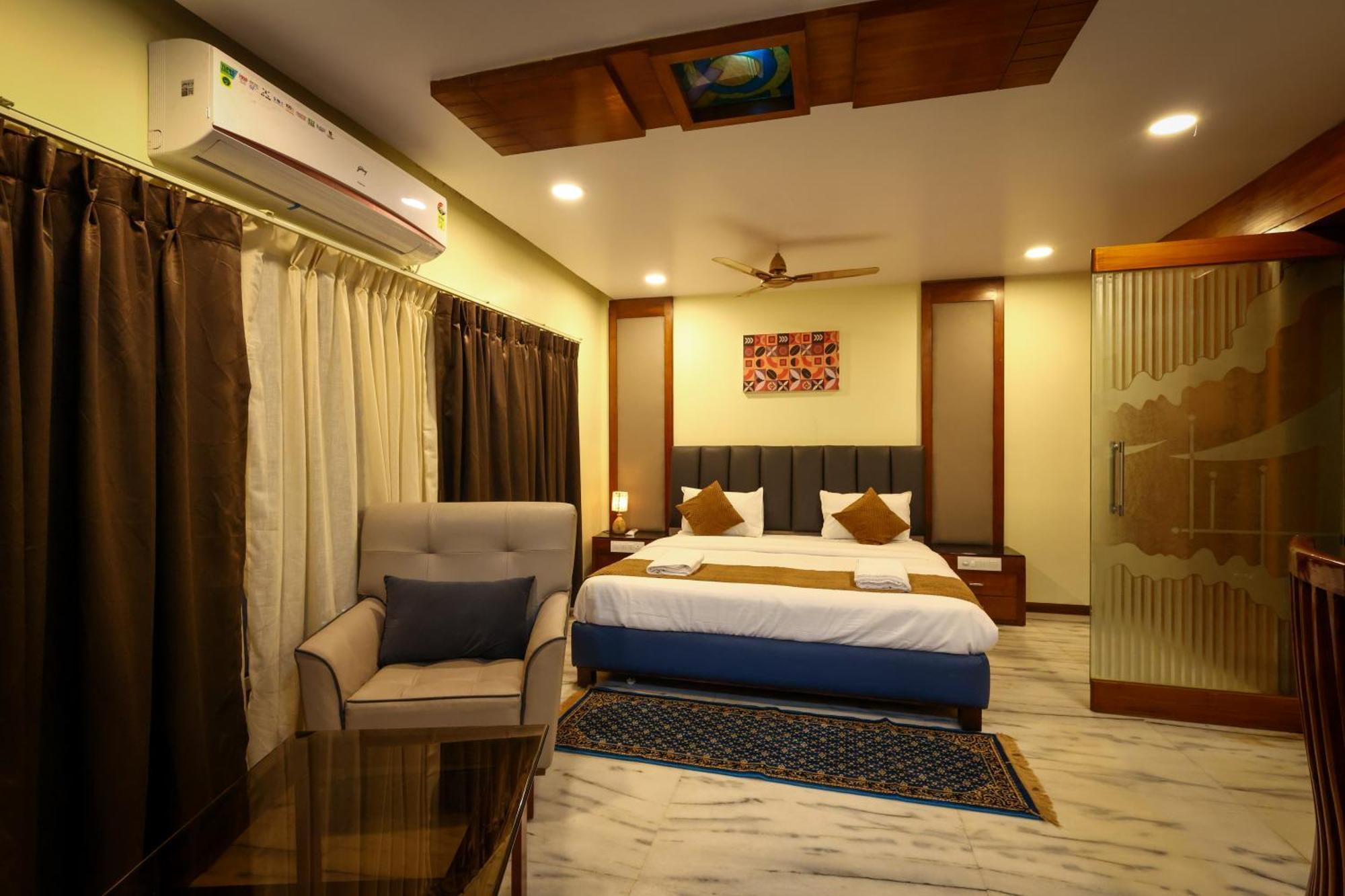 Lj Dadi'S Grand Hotel Visakhapatnam Exterior foto